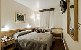 Trevi Hotel E Business